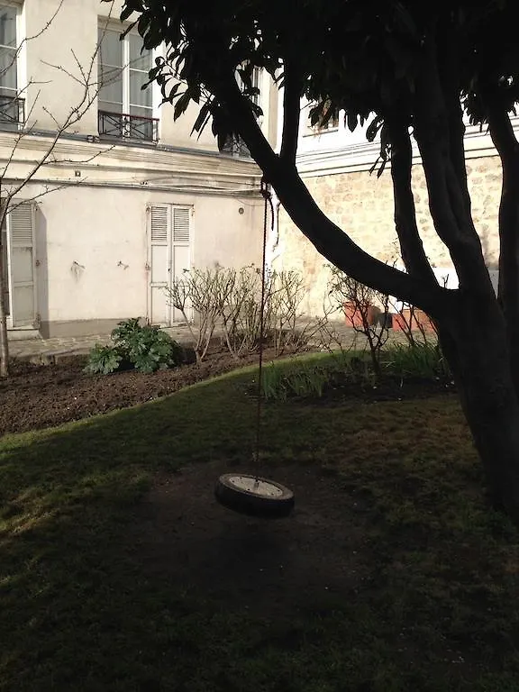A Garden In Montmartre Paryż