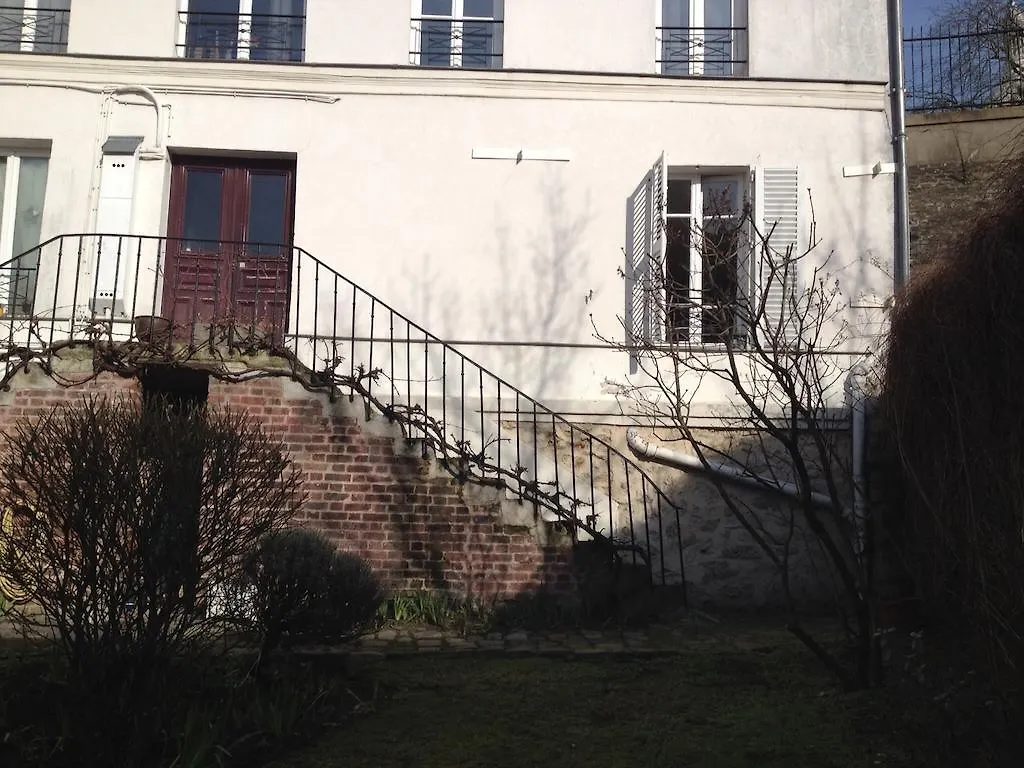Apartment A Garden In Montmartre