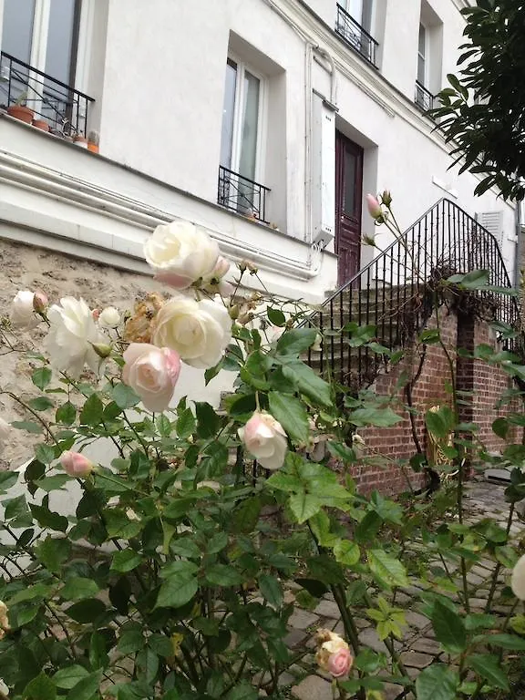 A Garden In Montmartre Paryż